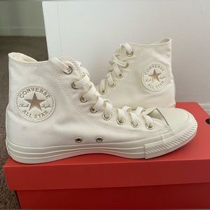 White Converse All Star Chuck Taylor women’s size 8.5 shoes